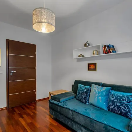 Bemowo Business - 62m2, Parking, Metro & Park Nearby - By Rentujemy דירה *