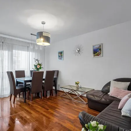 Bemowo Business - 62m2, Parking, Metro & Park Nearby - By Rentujemy * ורשה