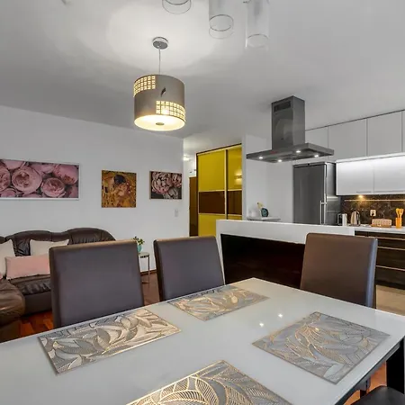 Bemowo Business - 62m2, Parking, Metro & Park Nearby - By Rentujemy דירה ורשה